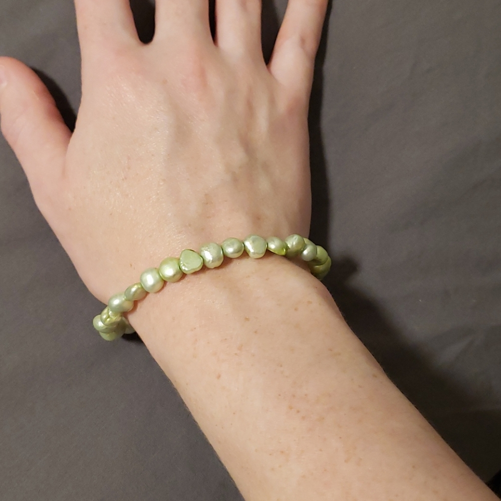 Light green dyed freshwater pearl bracelet